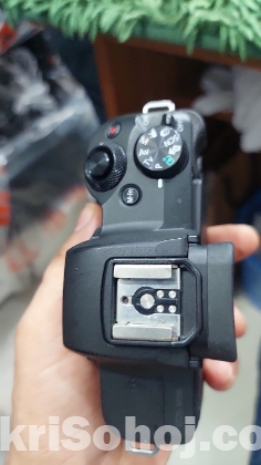 Canon M50. 4k with 18-135 ls master lance like new